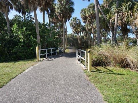 Listing photo id 82 for 3906 Versailles Drive
