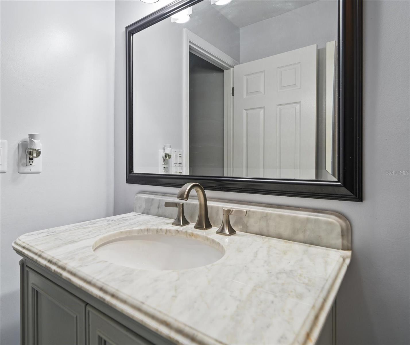 Listing photo id 16 for 1719 Belleair Forest Drive B