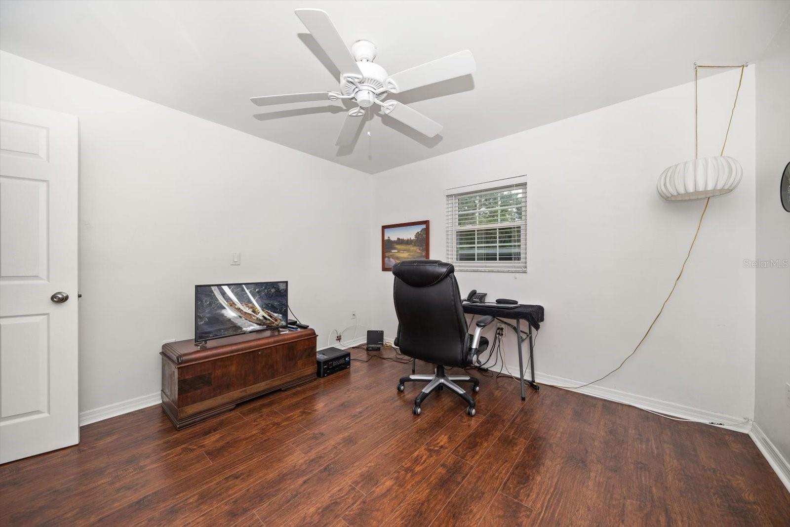 Listing photo id 18 for 1719 Belleair Forest Drive B