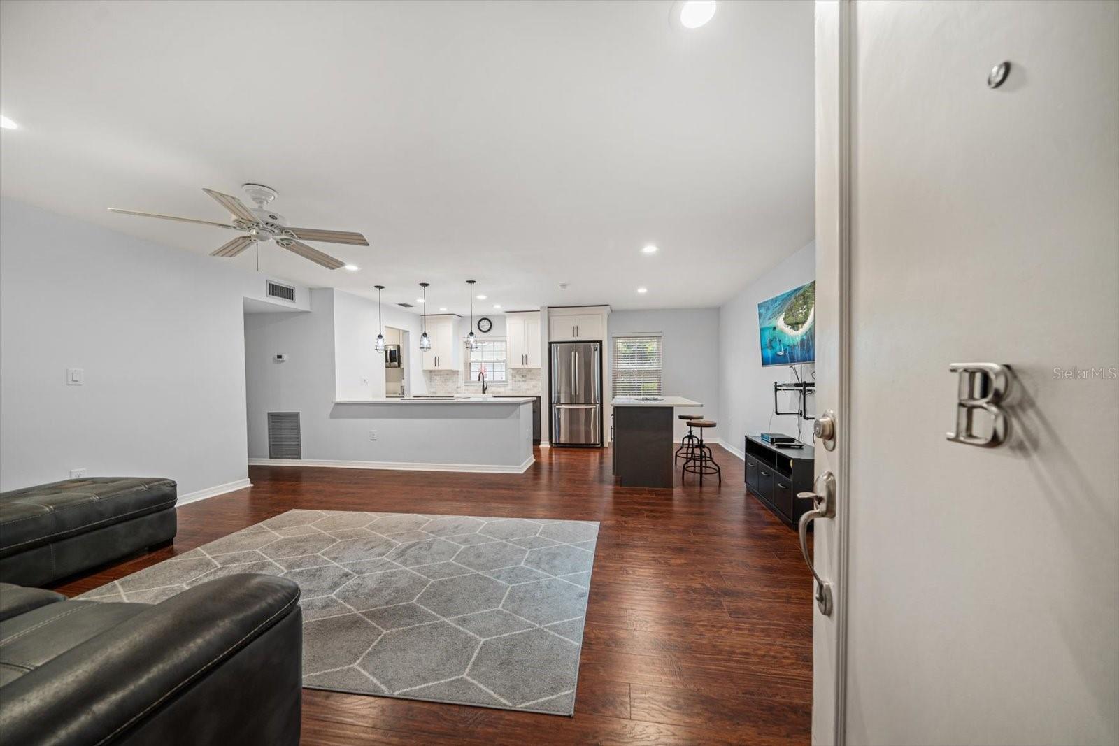 Listing photo id 26 for 1719 Belleair Forest Drive B