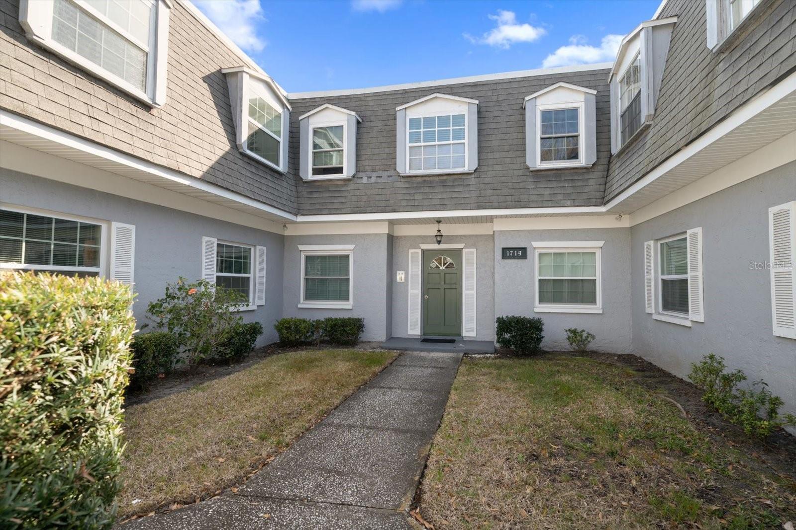 Listing photo id 33 for 1719 Belleair Forest Drive B