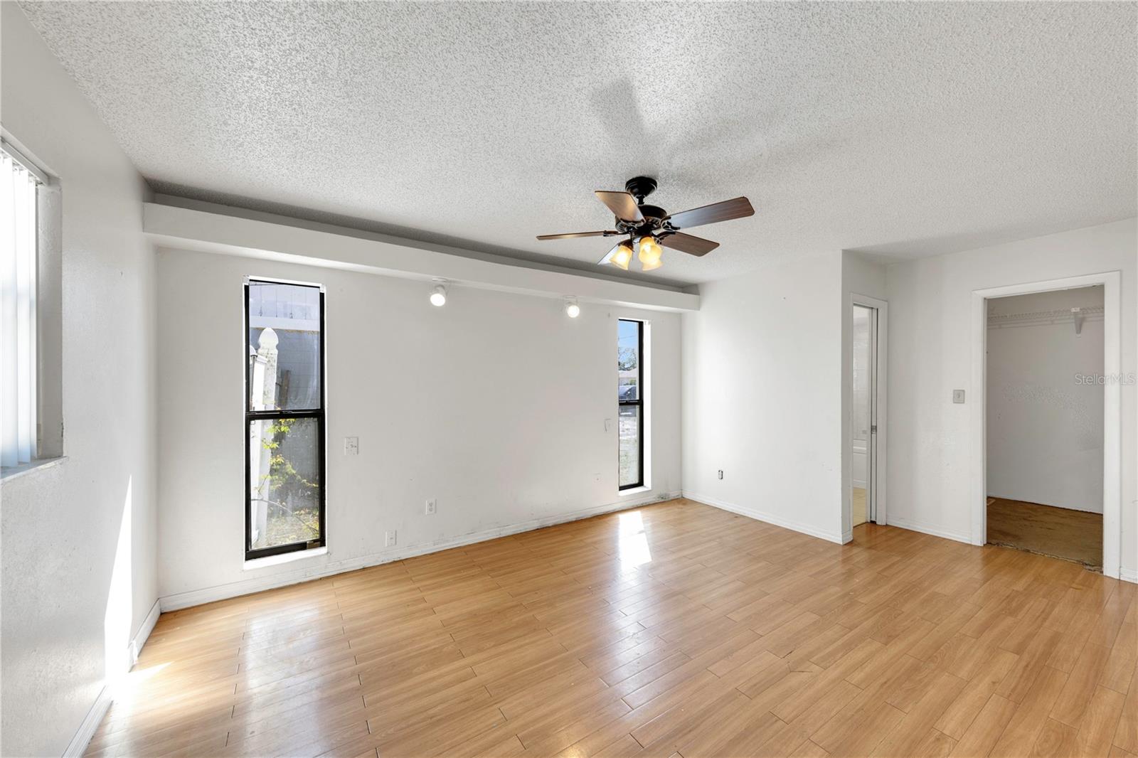 Image 14 of 26 For 1137 54th Avenue S