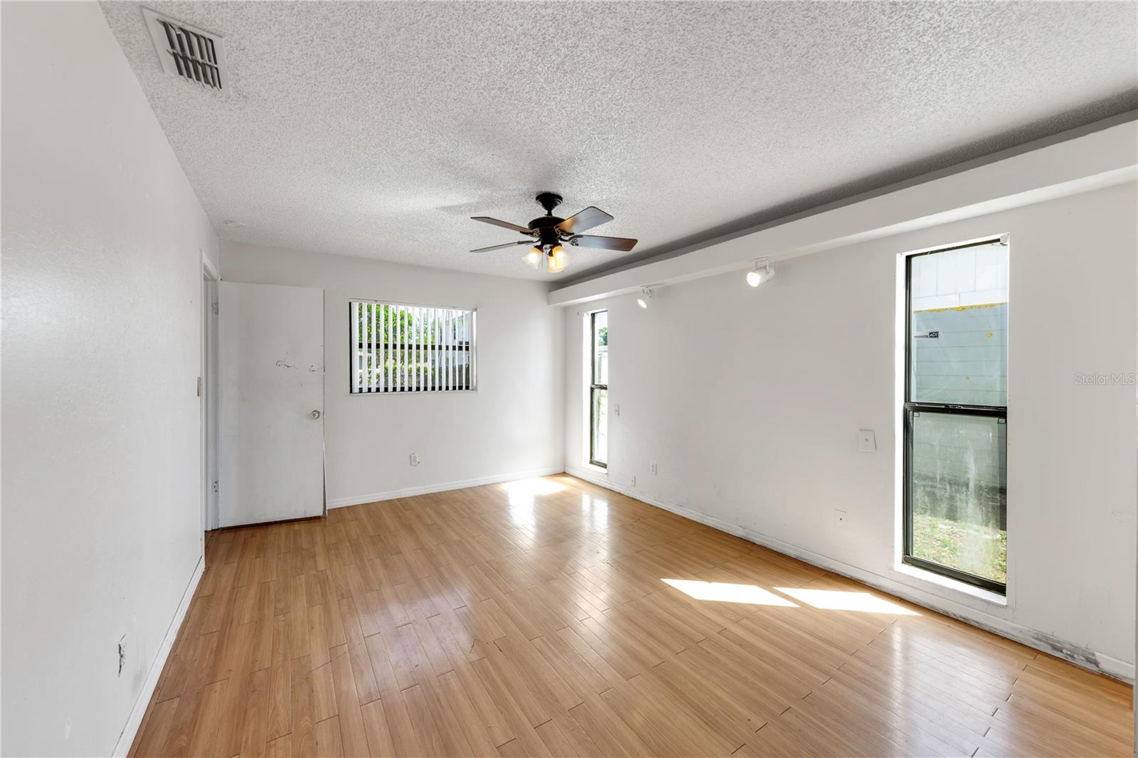 Image 15 of 26 For 1137 54th Avenue S