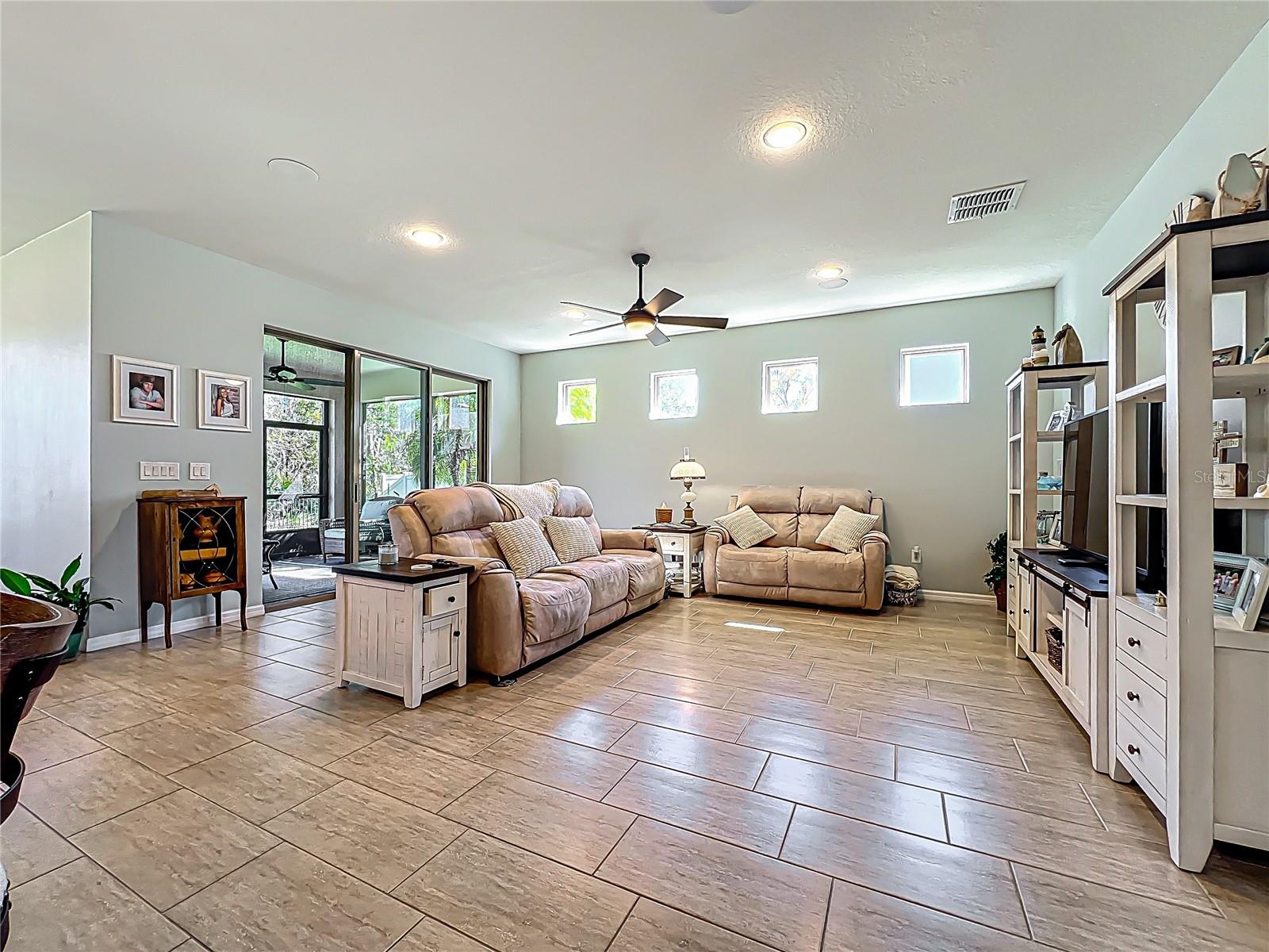 Image 11 of 96 For 5016 Bella Armonia Circle