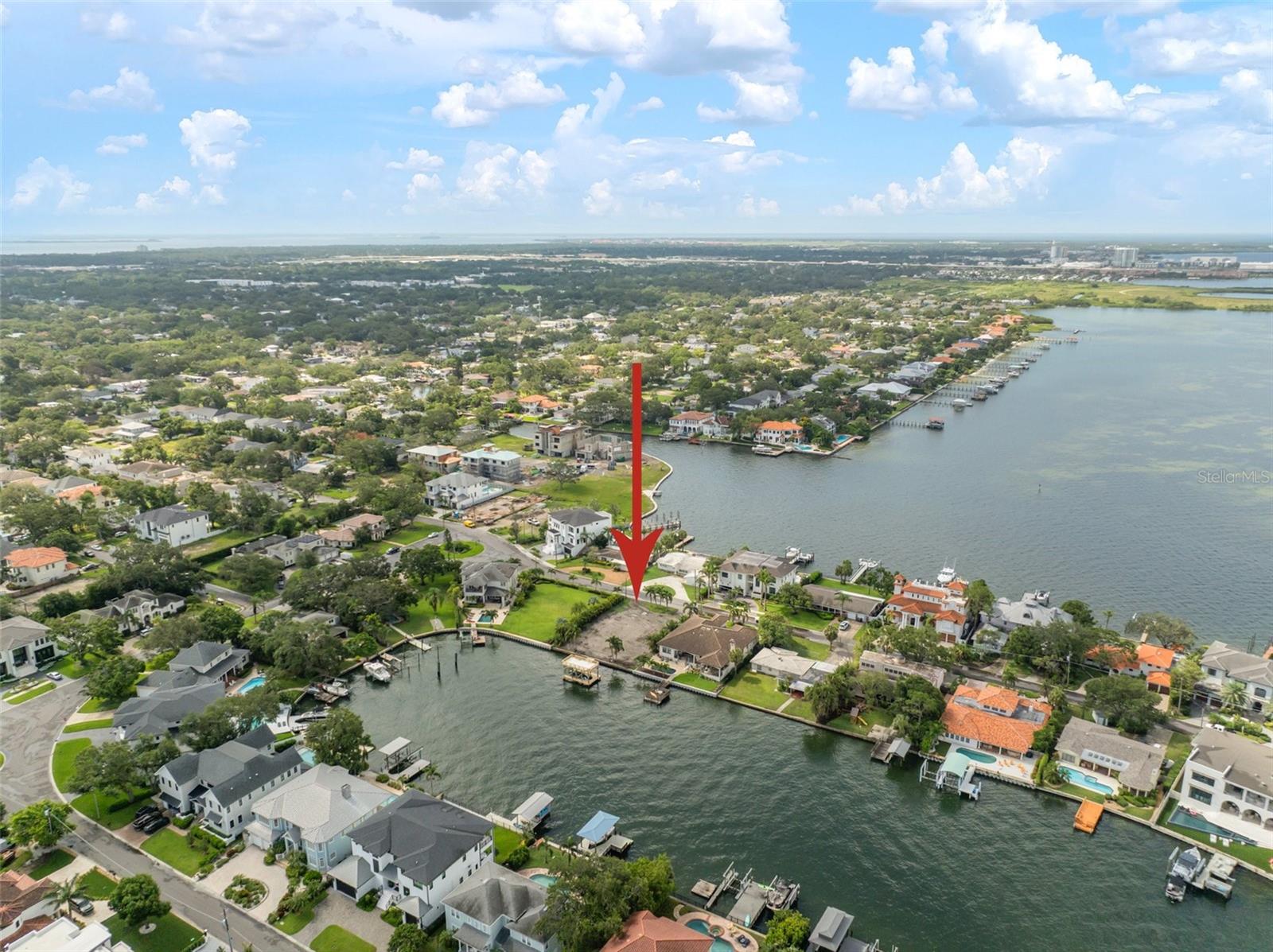 Listing photo id 32 for 5105 Longfellow Avenue