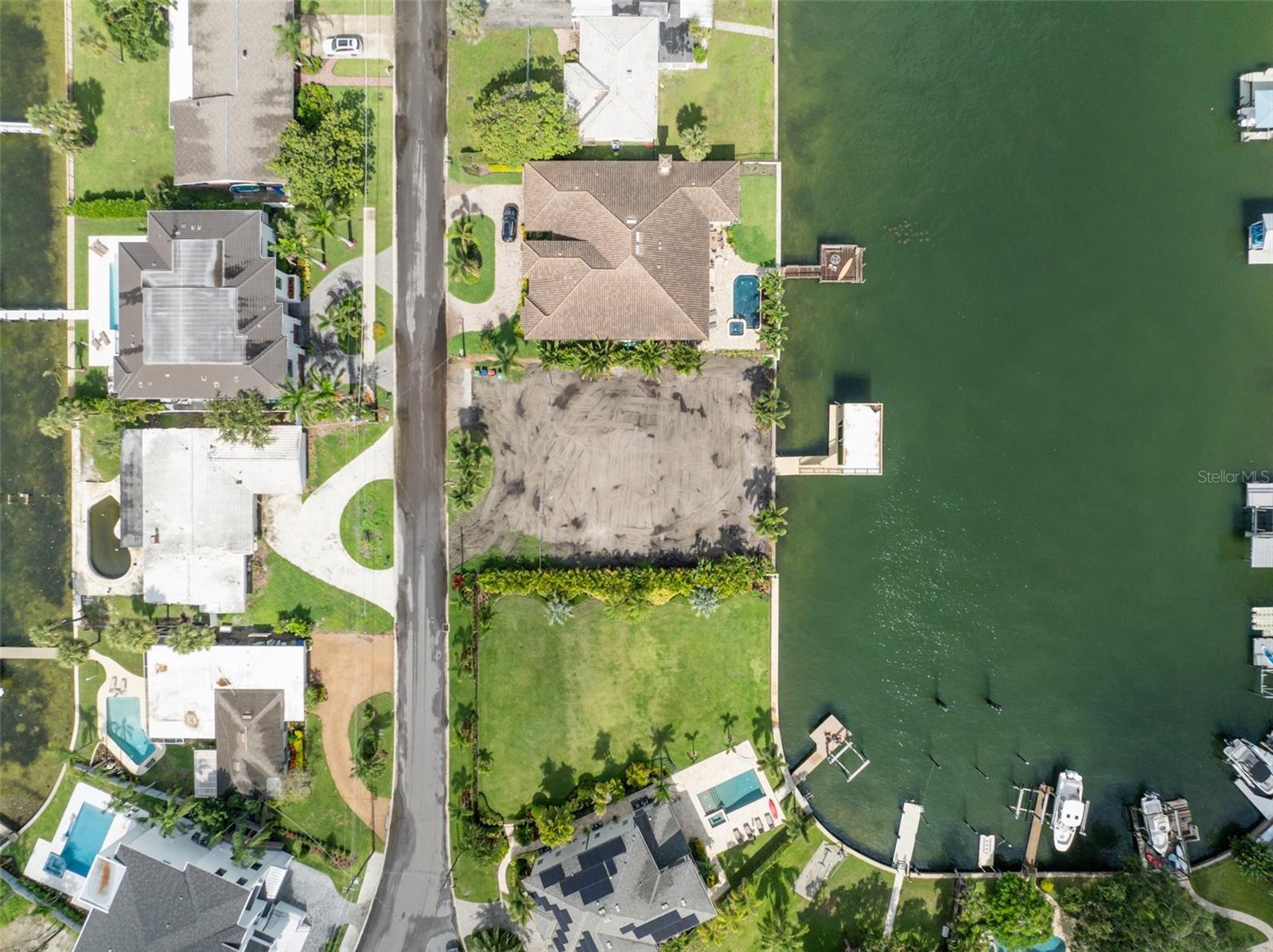 Listing photo id 37 for 5105 Longfellow Avenue