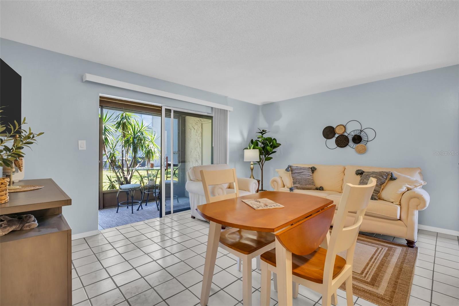 Listing photo id 4 for 4215 Bay Drive 1701c