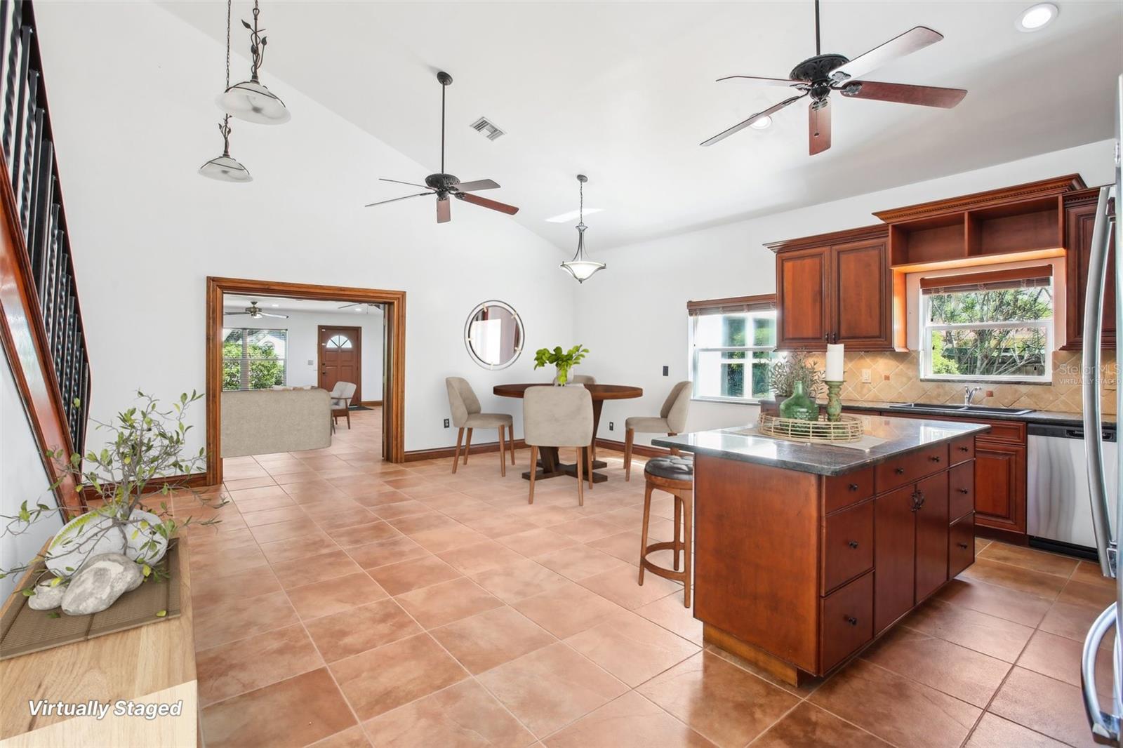 Listing photo id 8 for 2213 Spanish Vistas Drive