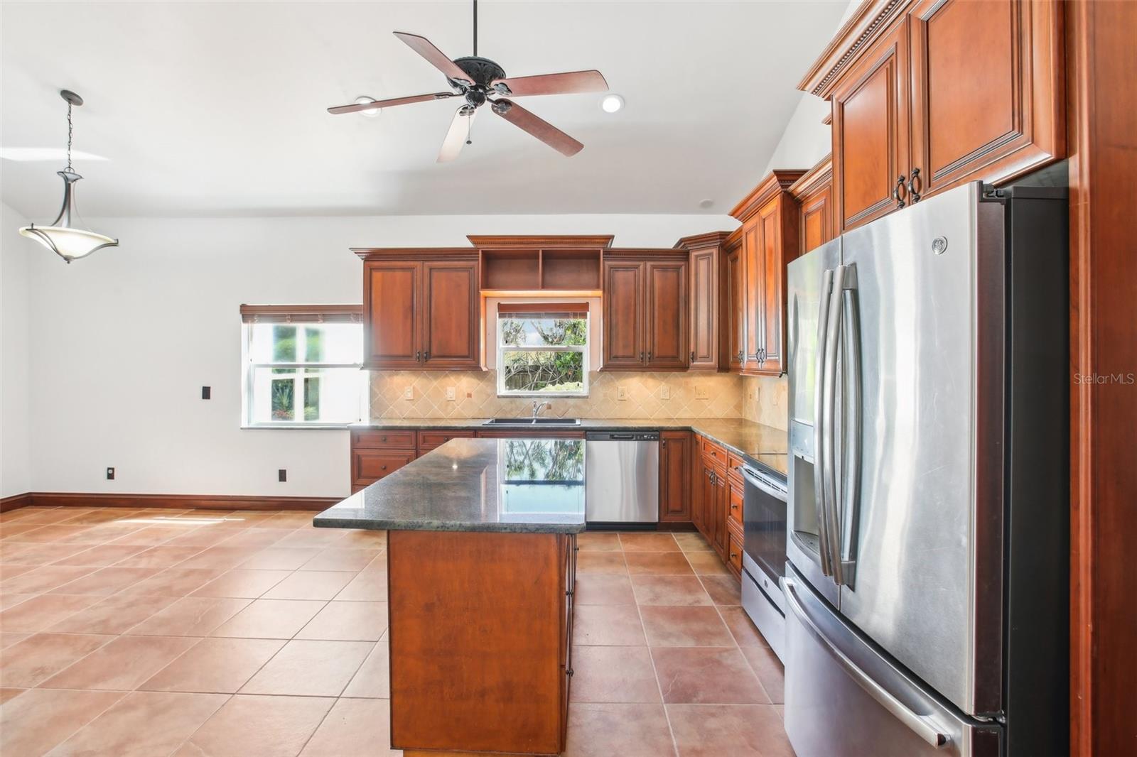 Listing photo id 10 for 2213 Spanish Vistas Drive