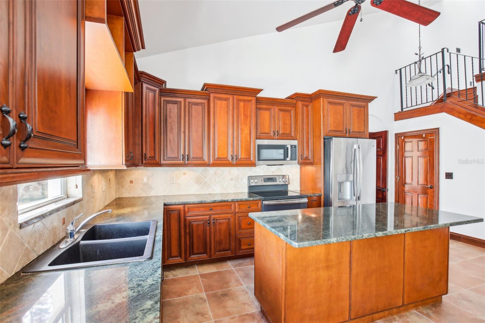 Listing photo id 12 for 2213 Spanish Vistas Drive