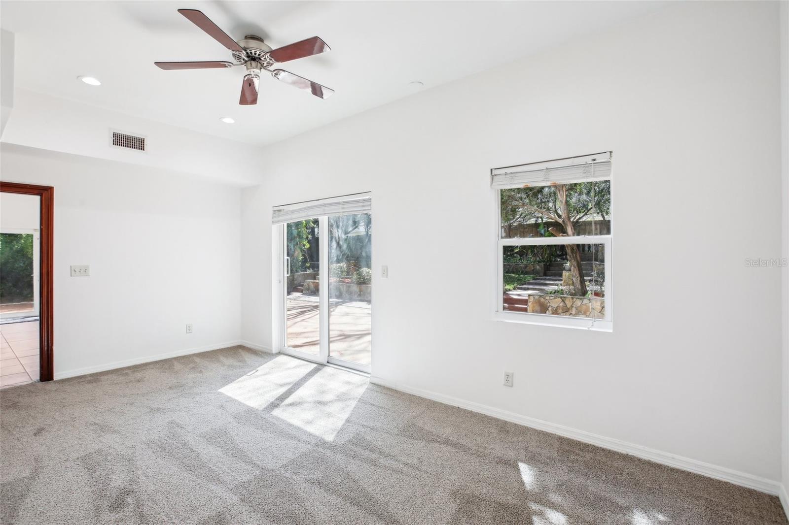 Listing photo id 17 for 2213 Spanish Vistas Drive