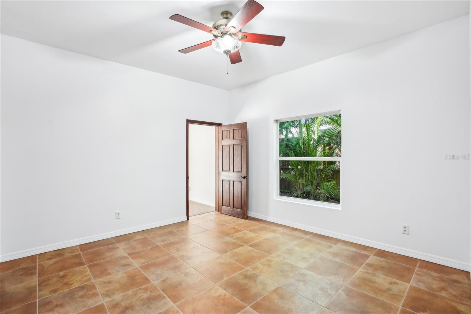 Listing photo id 21 for 2213 Spanish Vistas Drive