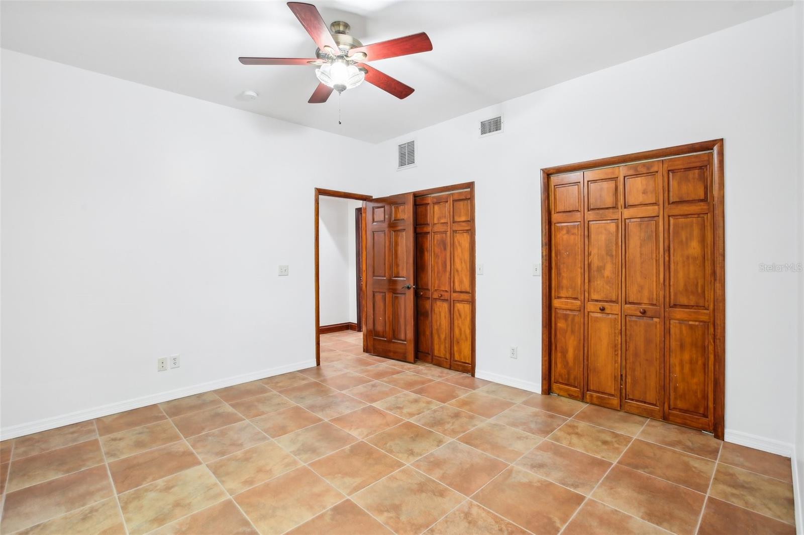 Listing photo id 22 for 2213 Spanish Vistas Drive