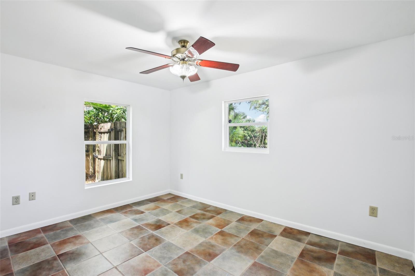 Listing photo id 25 for 2213 Spanish Vistas Drive