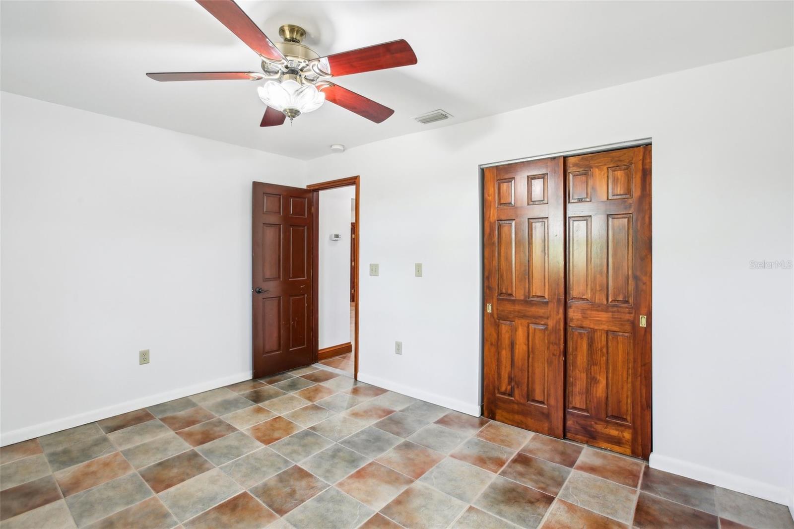 Listing photo id 27 for 2213 Spanish Vistas Drive