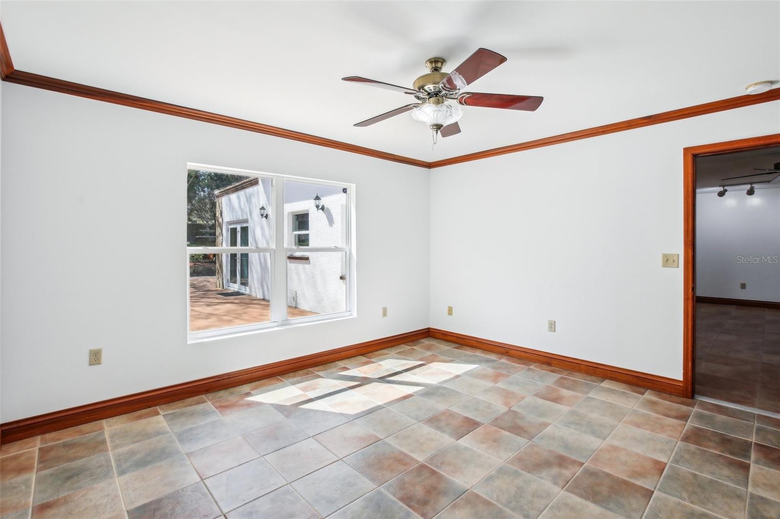 Listing photo id 28 for 2213 Spanish Vistas Drive