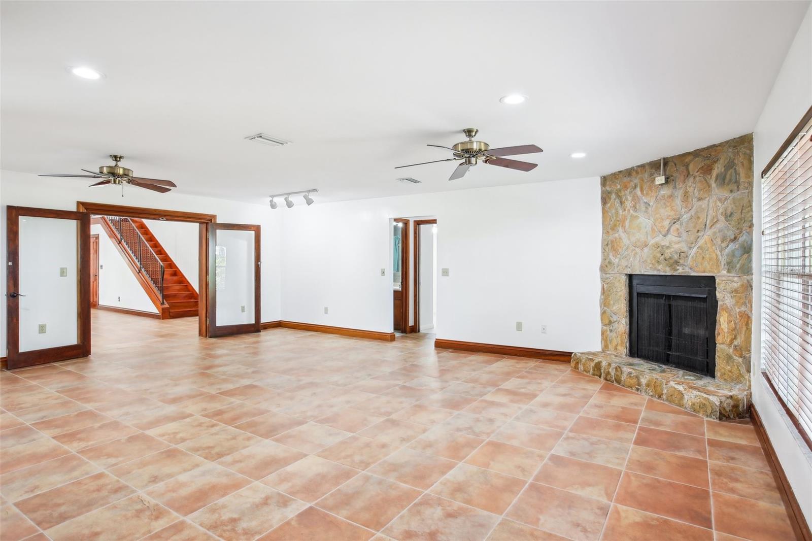 Listing photo id 2 for 2213 Spanish Vistas Drive