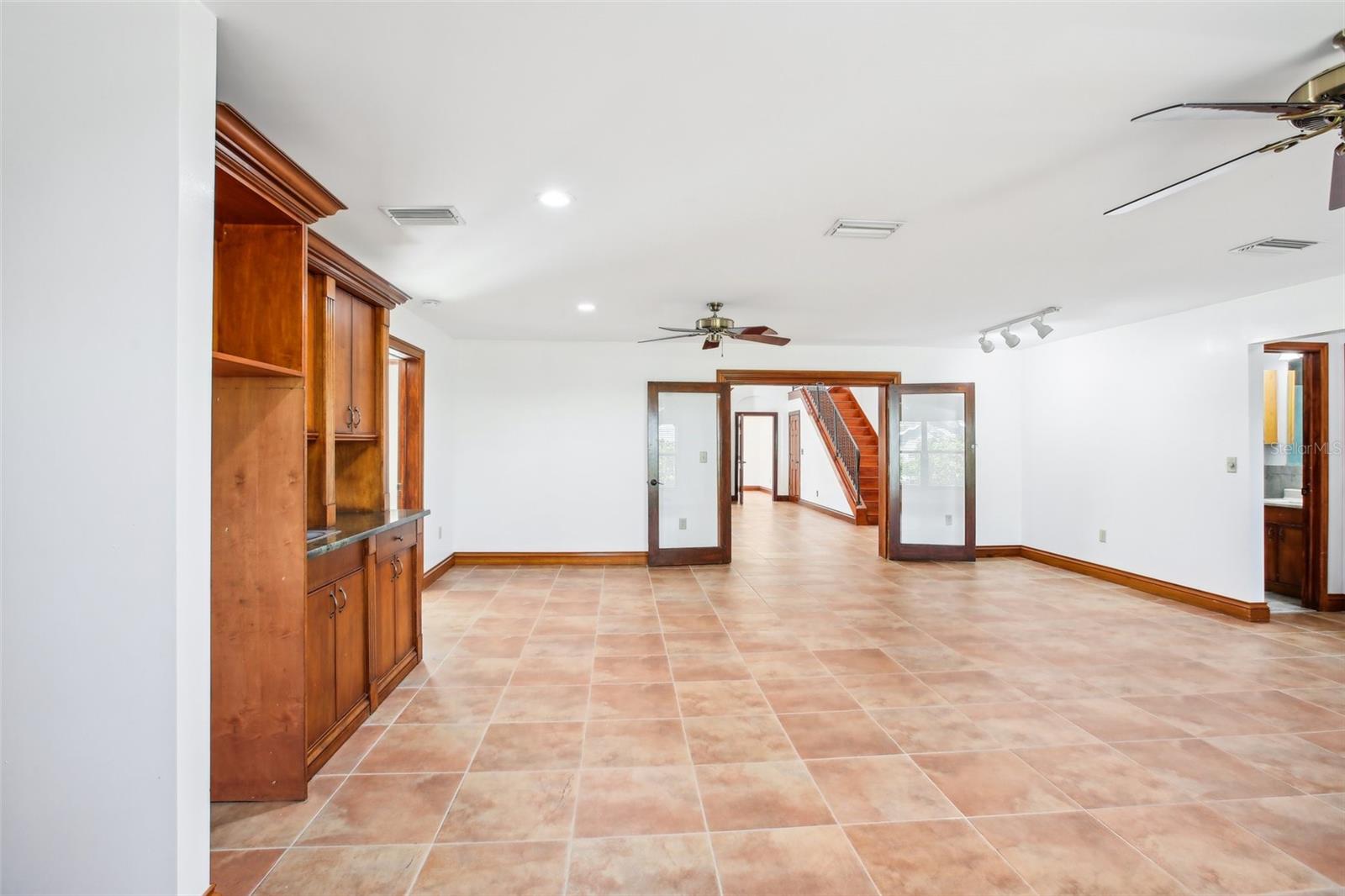 Listing photo id 3 for 2213 Spanish Vistas Drive