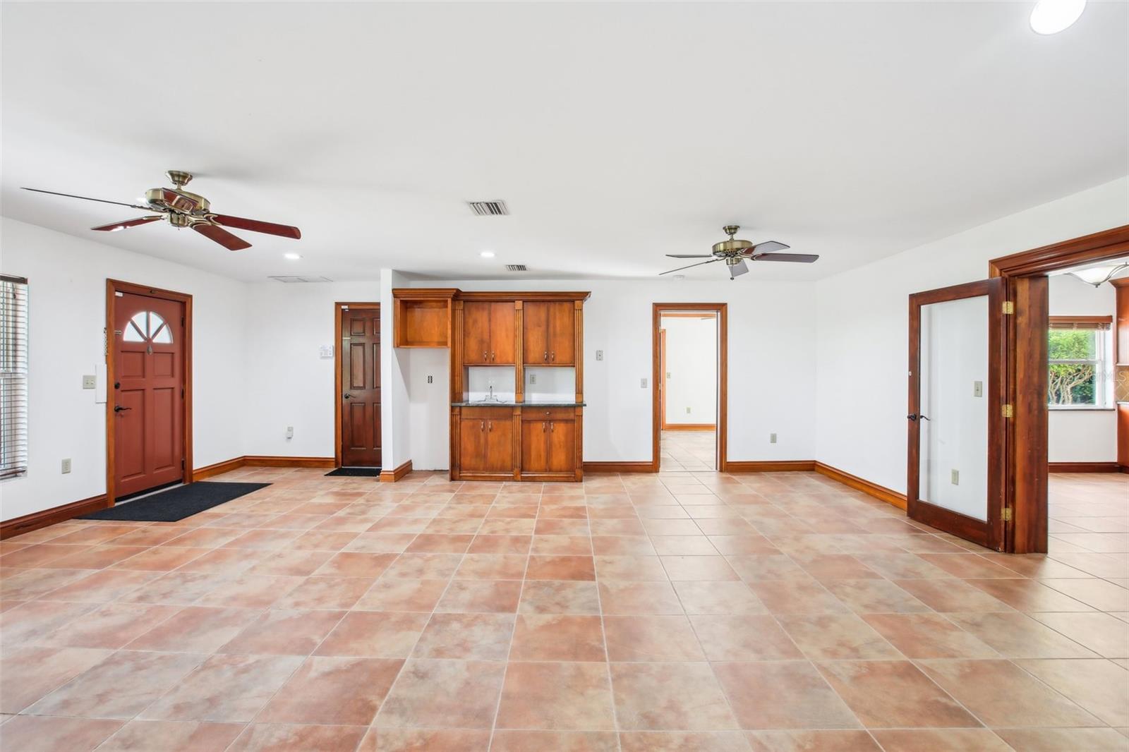 Listing photo id 6 for 2213 Spanish Vistas Drive