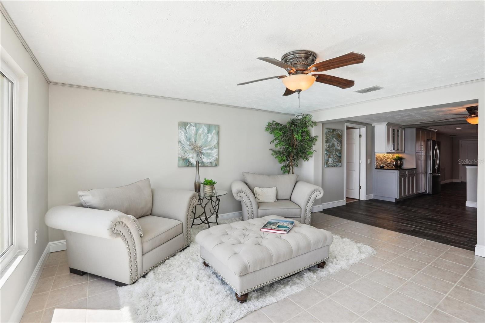 Listing photo id 13 for 4912 Bay Park Drive