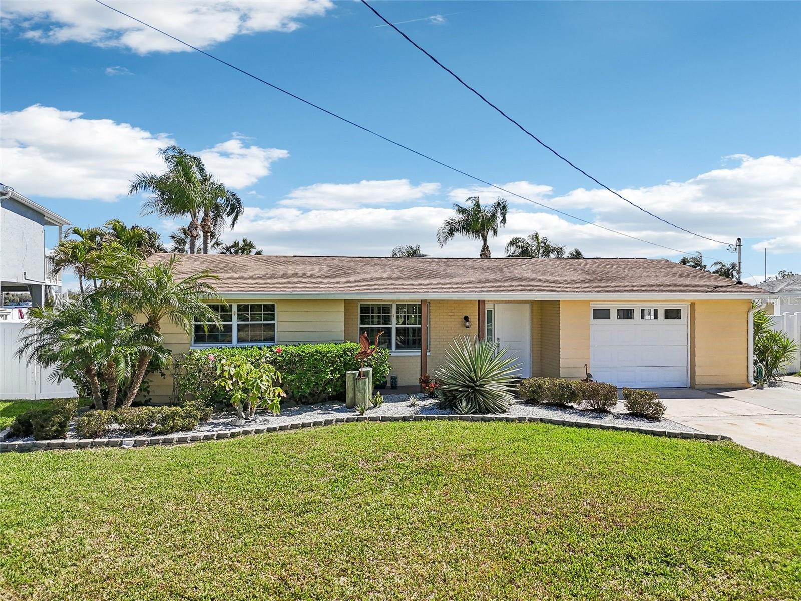 Listing photo id 1 for 4912 Bay Park Drive