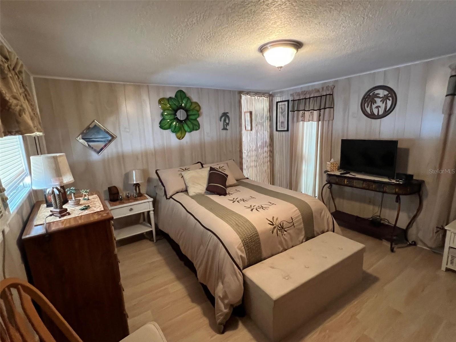 Image 11 of 15 For 12766 Seminole Boulevard 3
