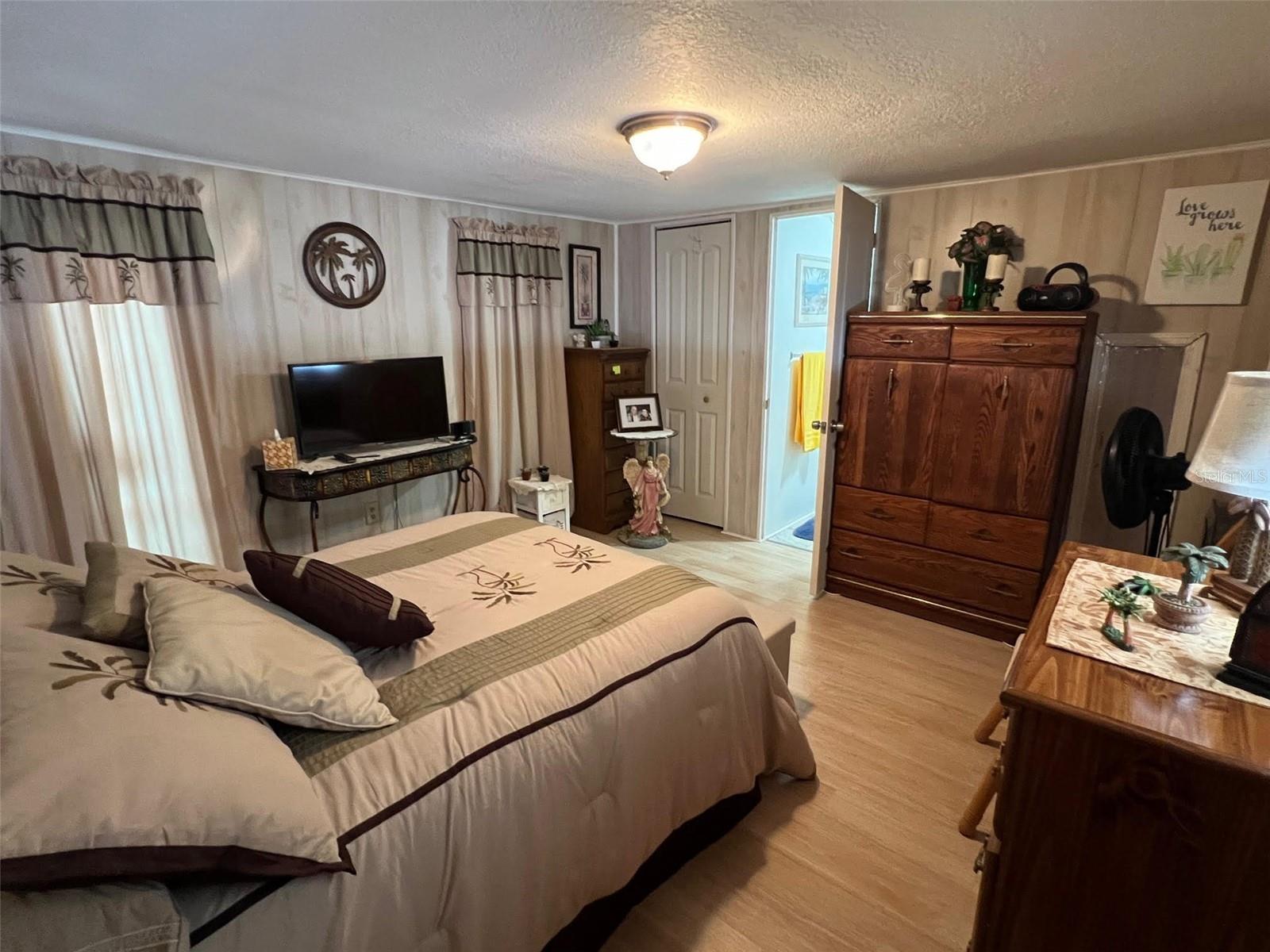 Image 12 of 15 For 12766 Seminole Boulevard 3