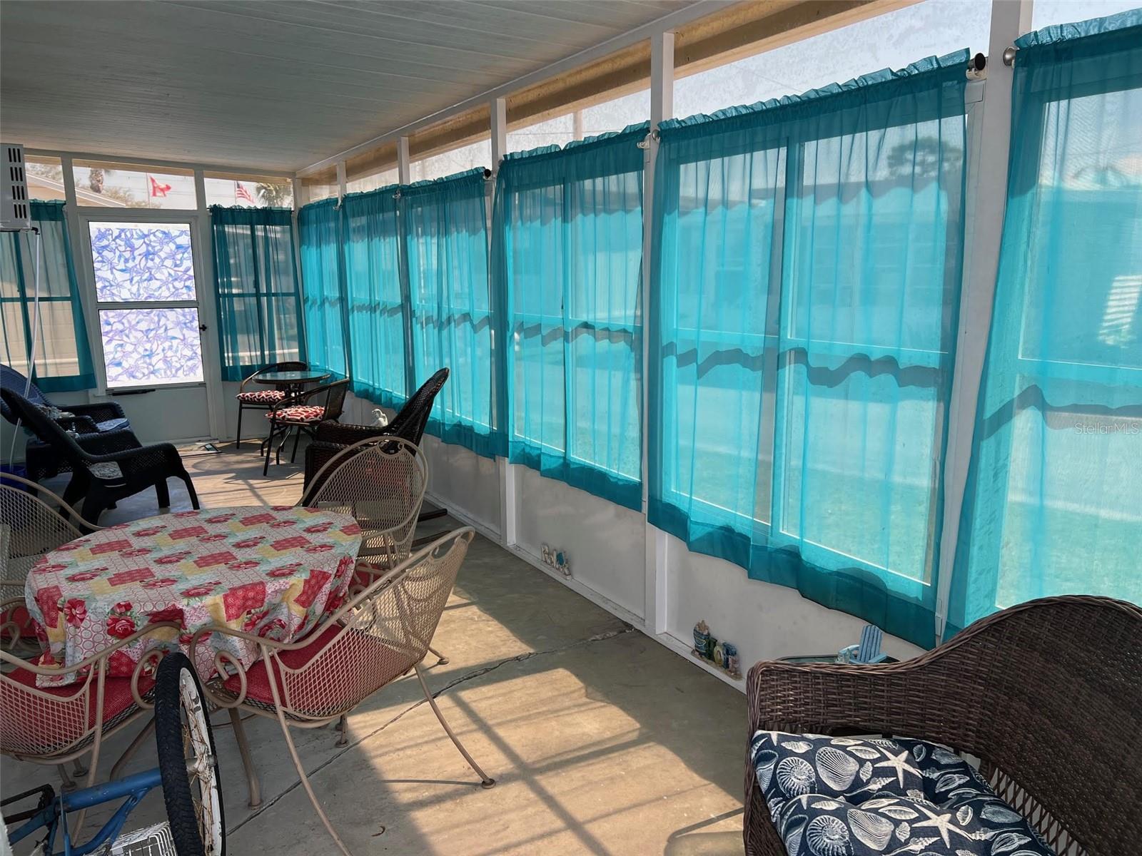 Image 3 of 15 For 12766 Seminole Boulevard 3