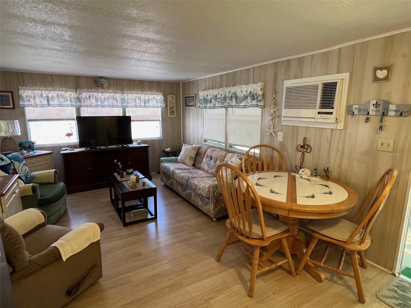 Image 7 of 15 For 12766 Seminole Boulevard 3