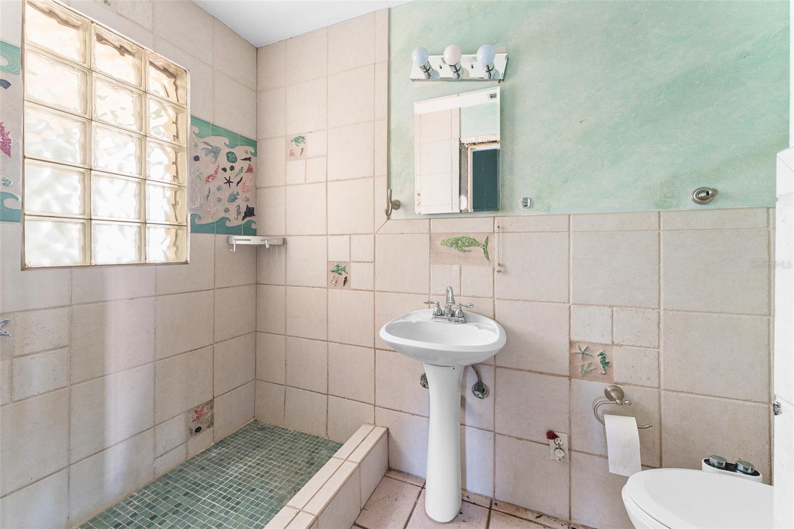 Listing photo id 10 for 300 16th Avenue