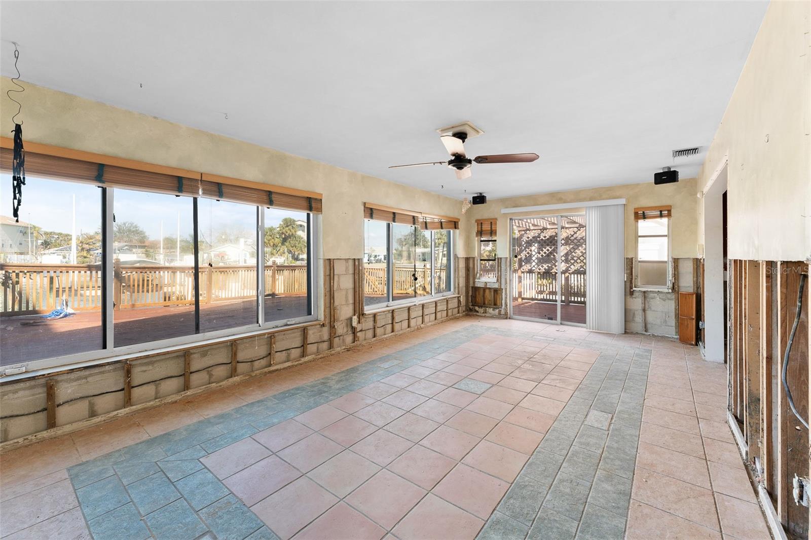 Listing photo id 14 for 300 16th Avenue