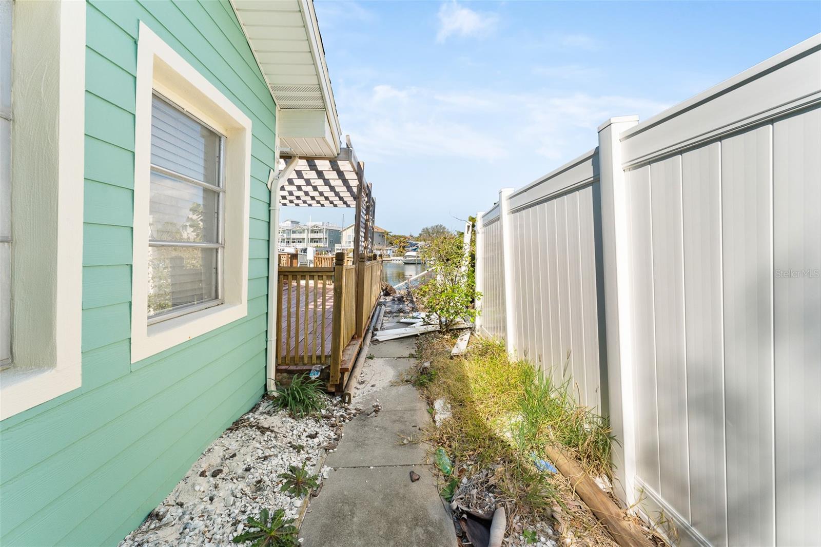 Listing photo id 16 for 300 16th Avenue