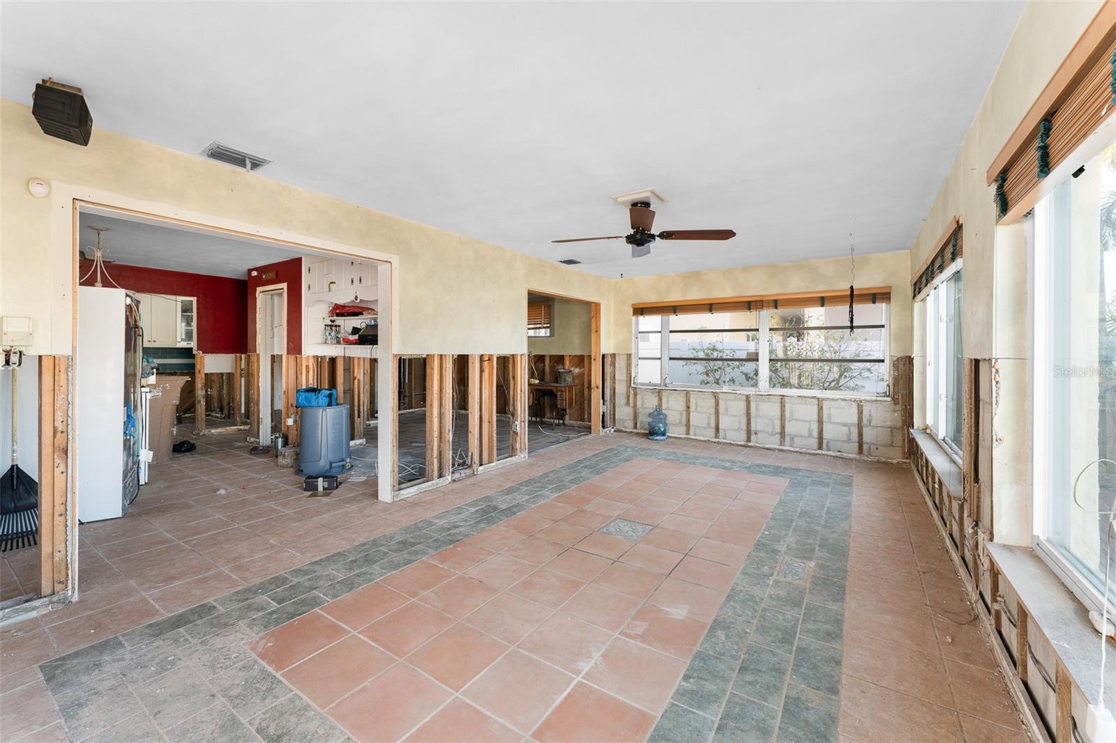 Listing photo id 17 for 300 16th Avenue
