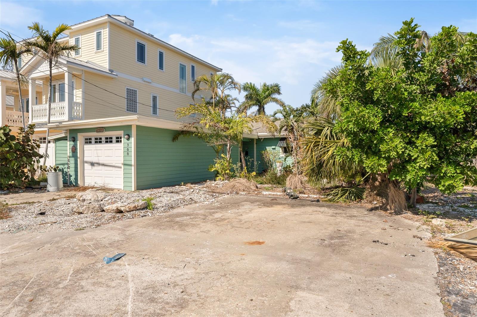 Listing photo id 0 for 300 16th Avenue