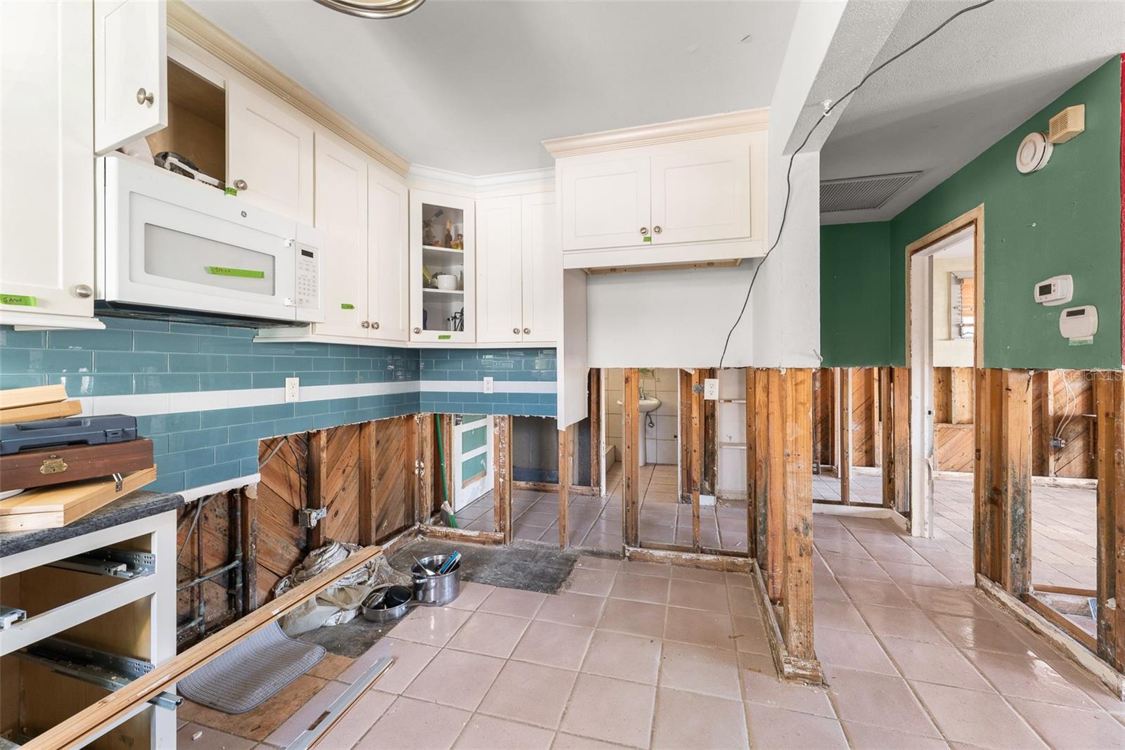 Listing photo id 21 for 300 16th Avenue