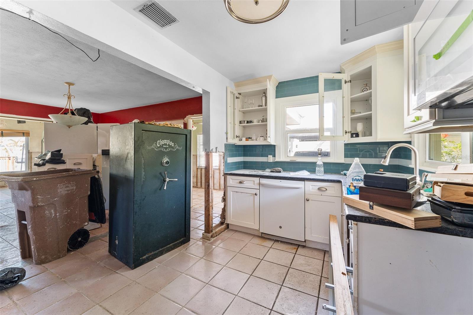 Listing photo id 22 for 300 16th Avenue