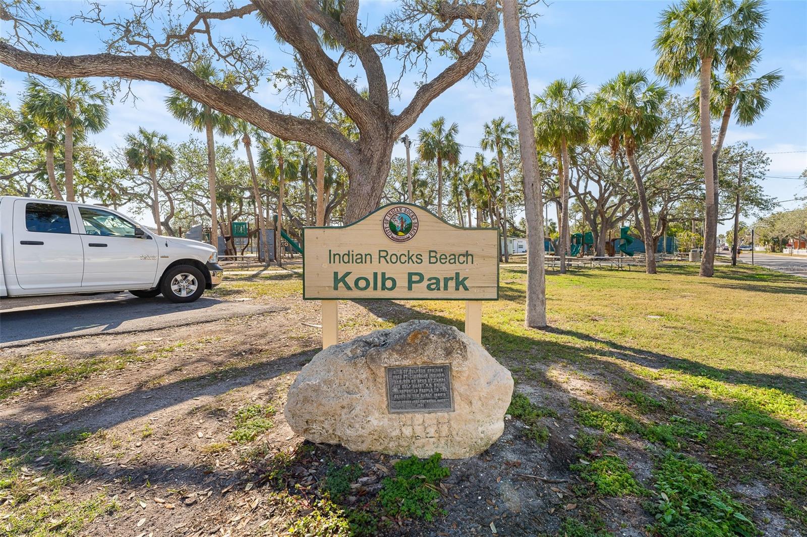 Listing photo id 25 for 300 16th Avenue