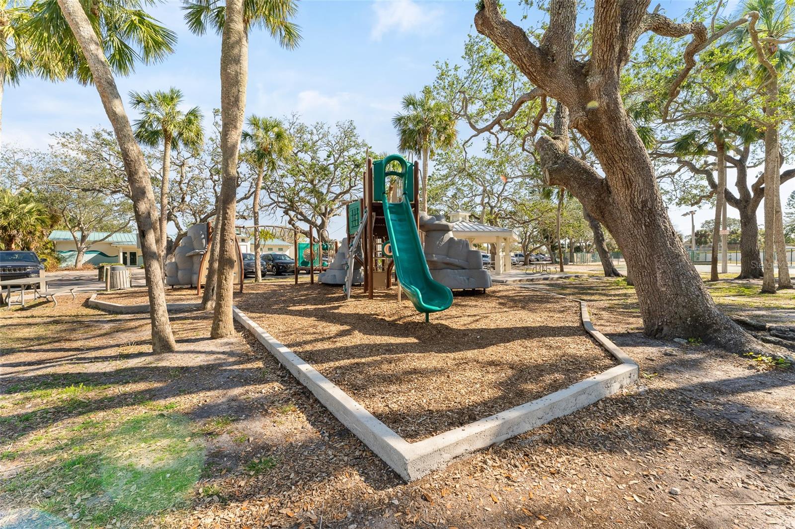 Listing photo id 26 for 300 16th Avenue