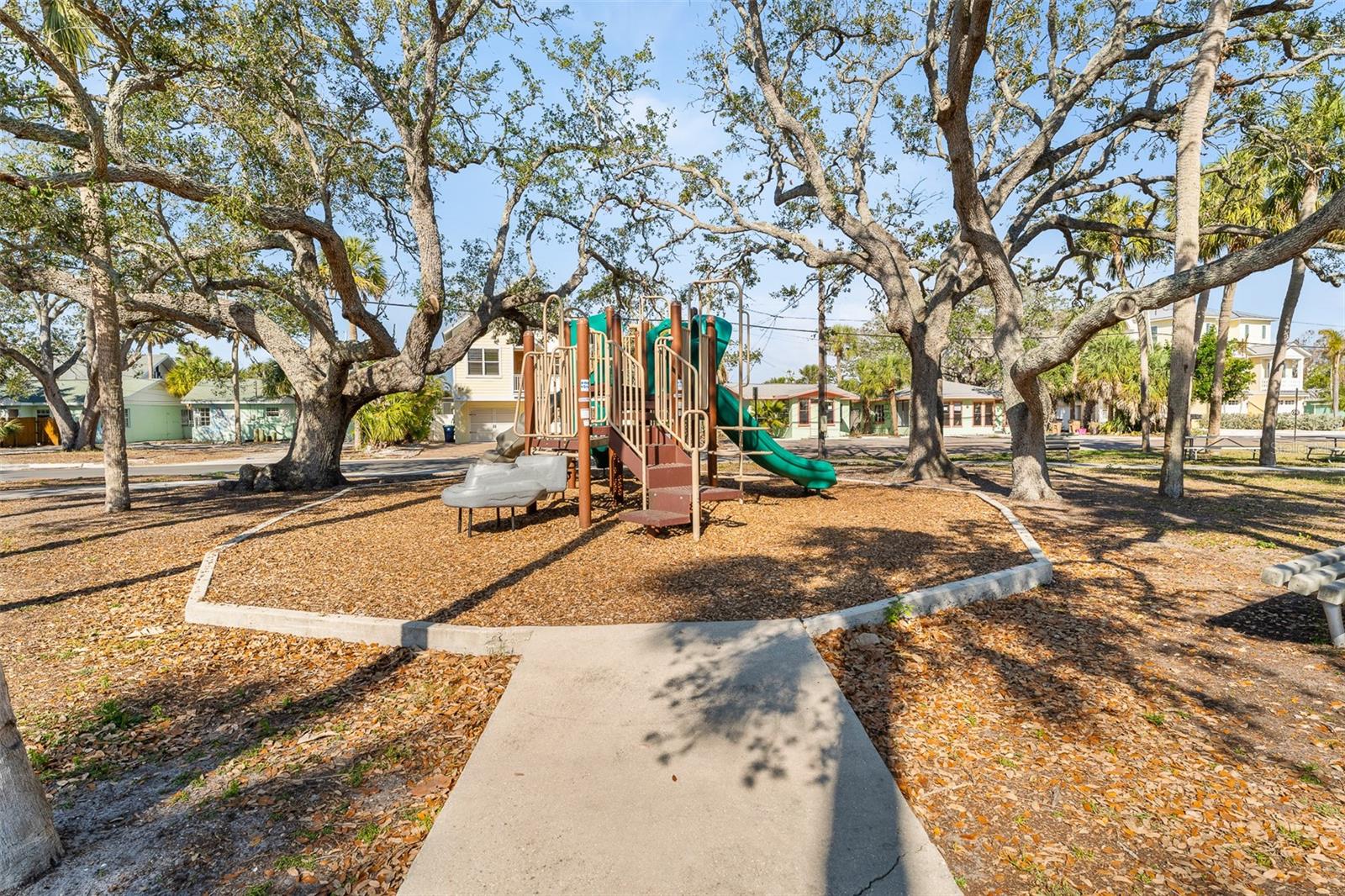Listing photo id 27 for 300 16th Avenue