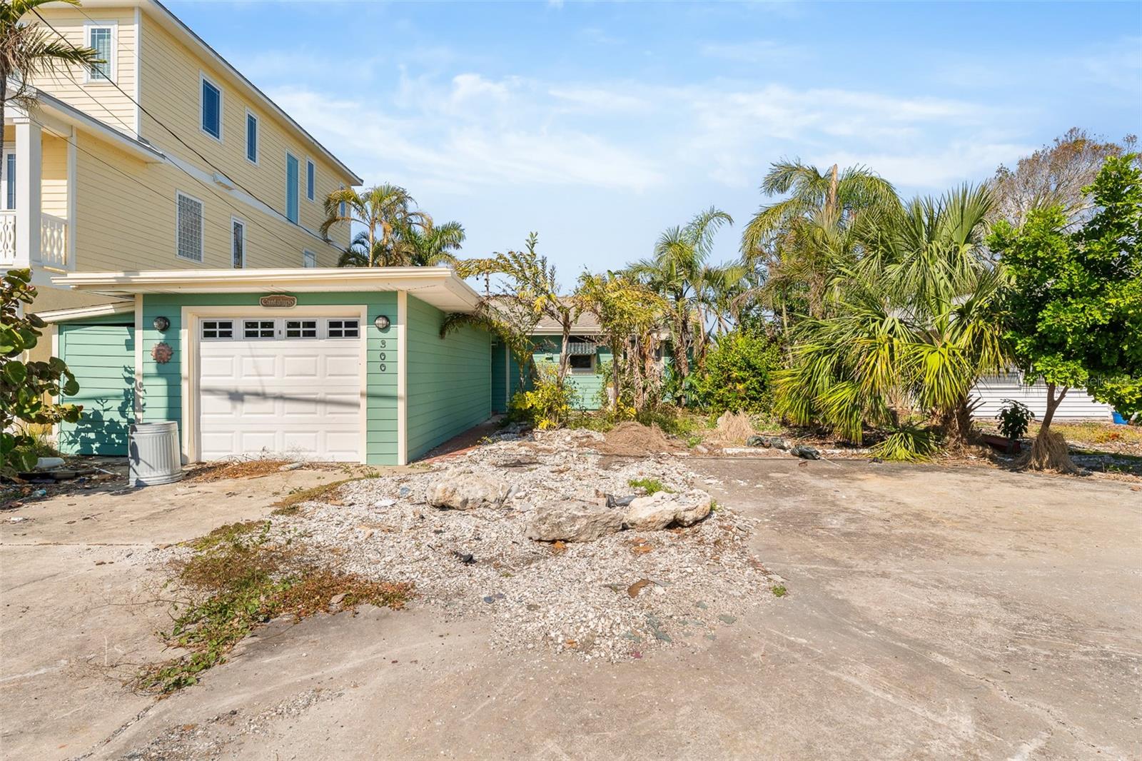Listing photo id 1 for 300 16th Avenue