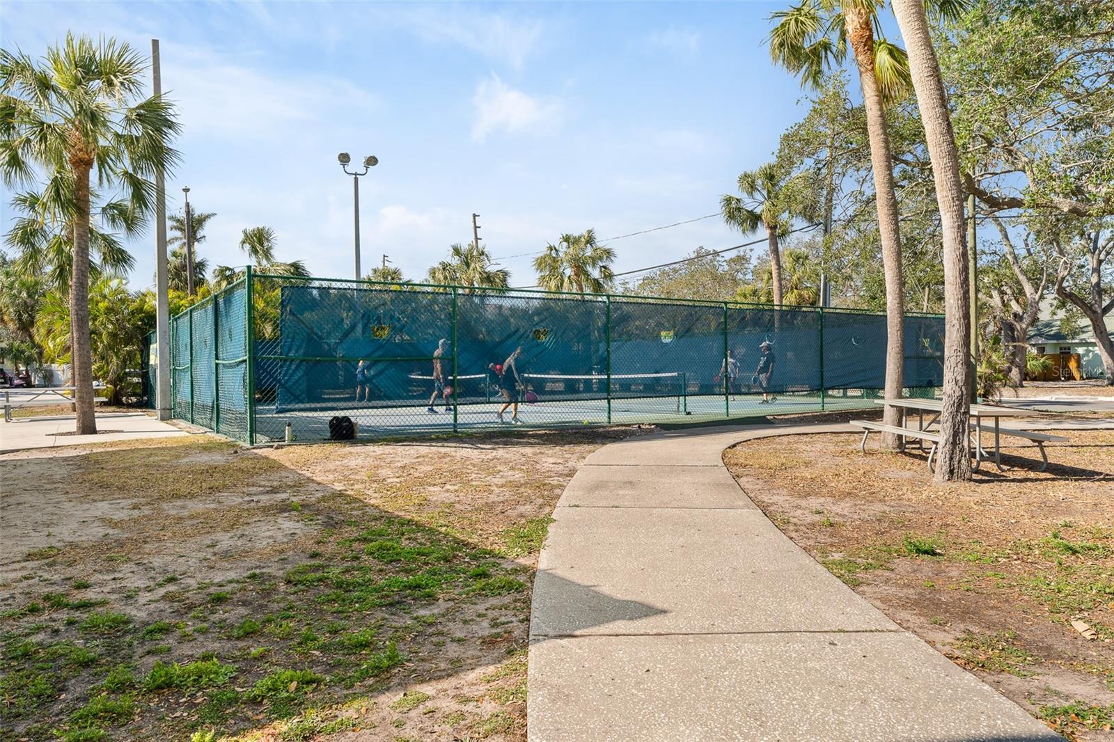 Listing photo id 28 for 300 16th Avenue