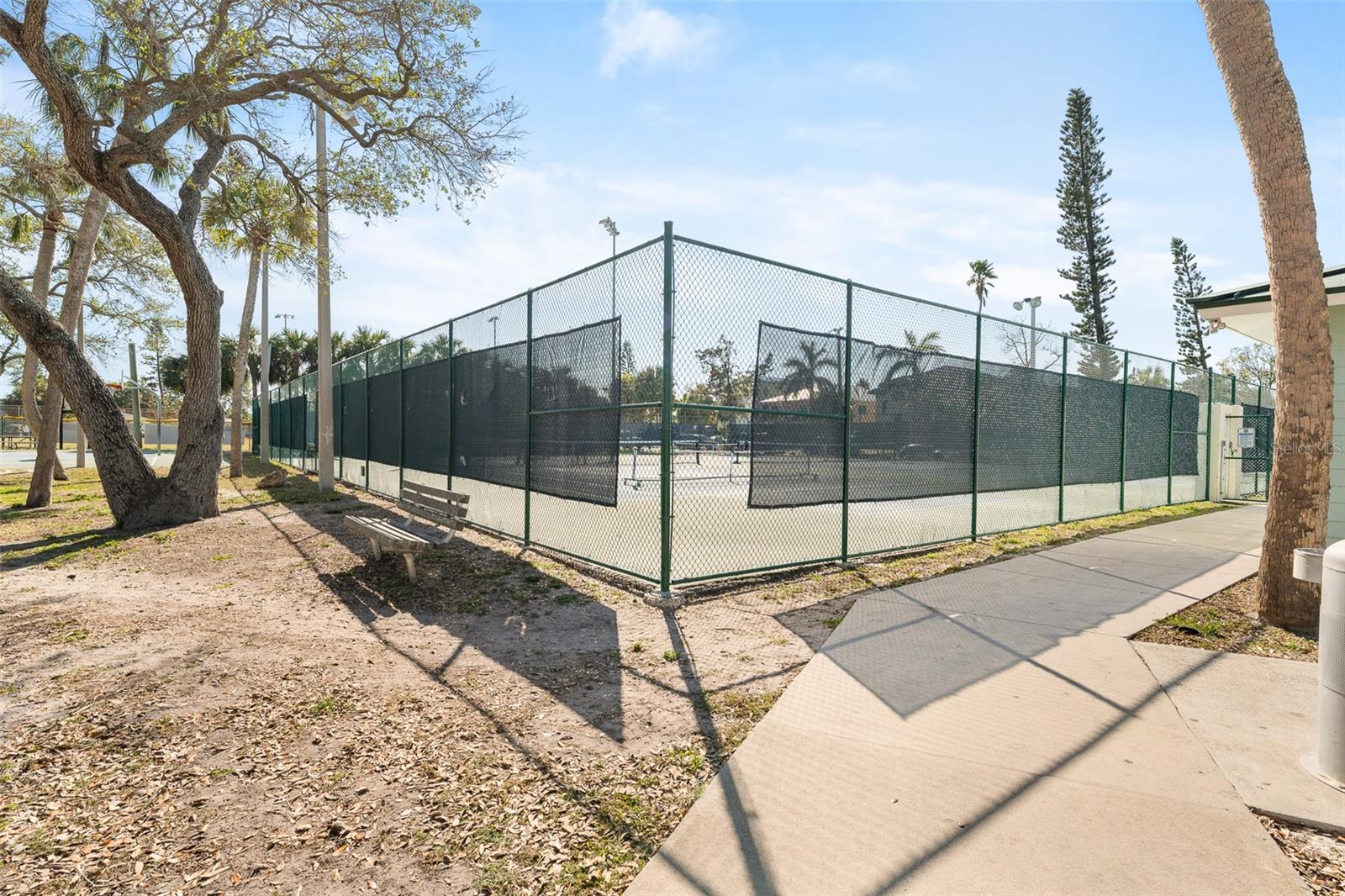 Listing photo id 29 for 300 16th Avenue