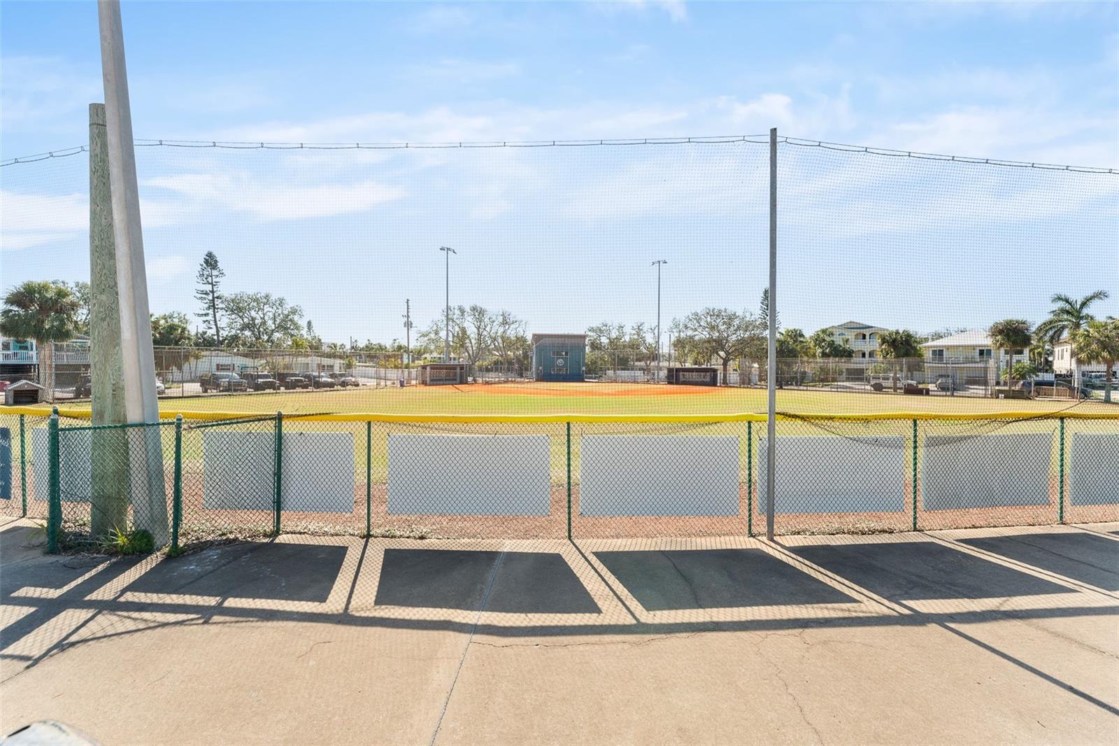 Listing photo id 33 for 300 16th Avenue