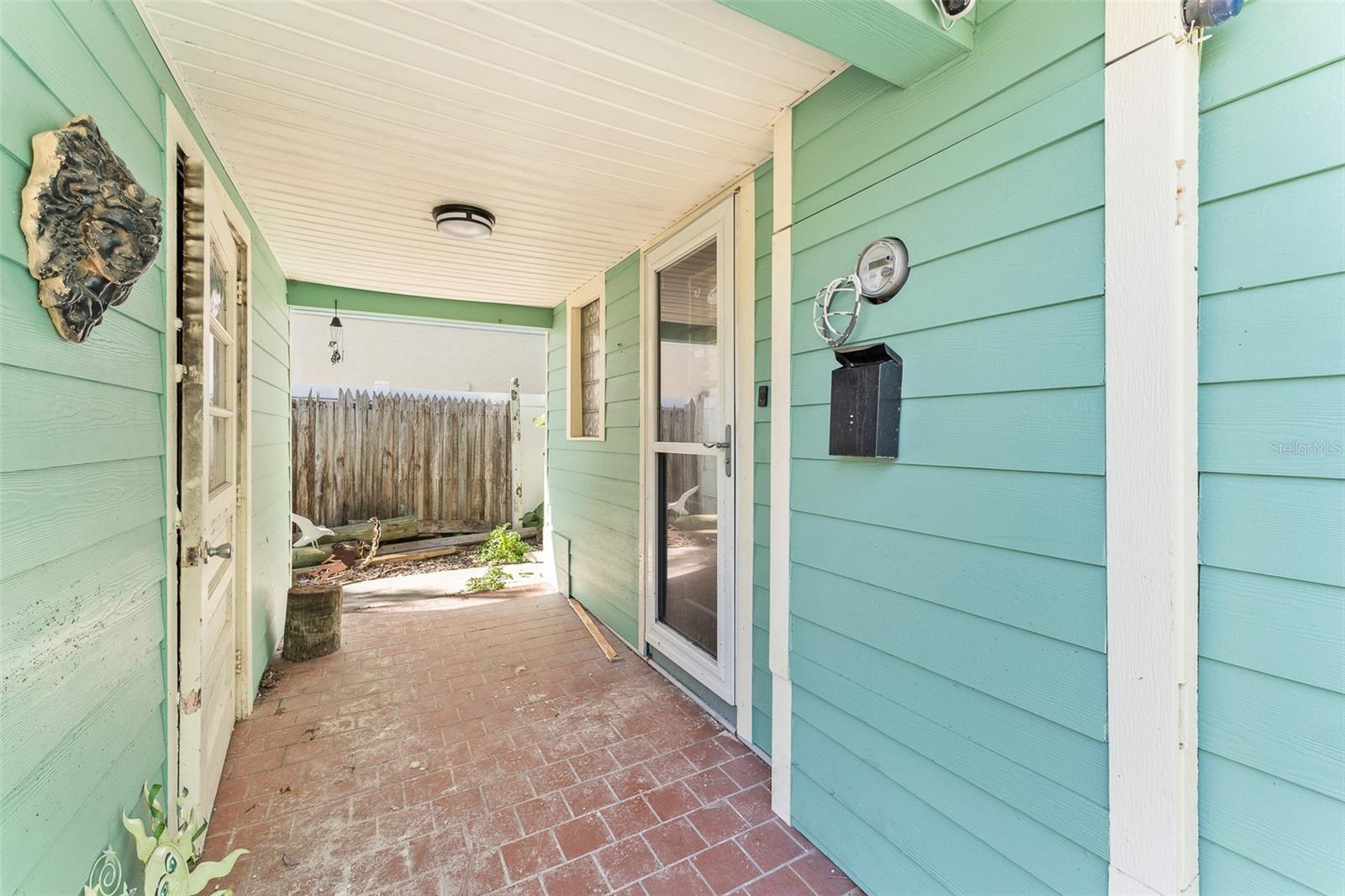 Listing photo id 2 for 300 16th Avenue
