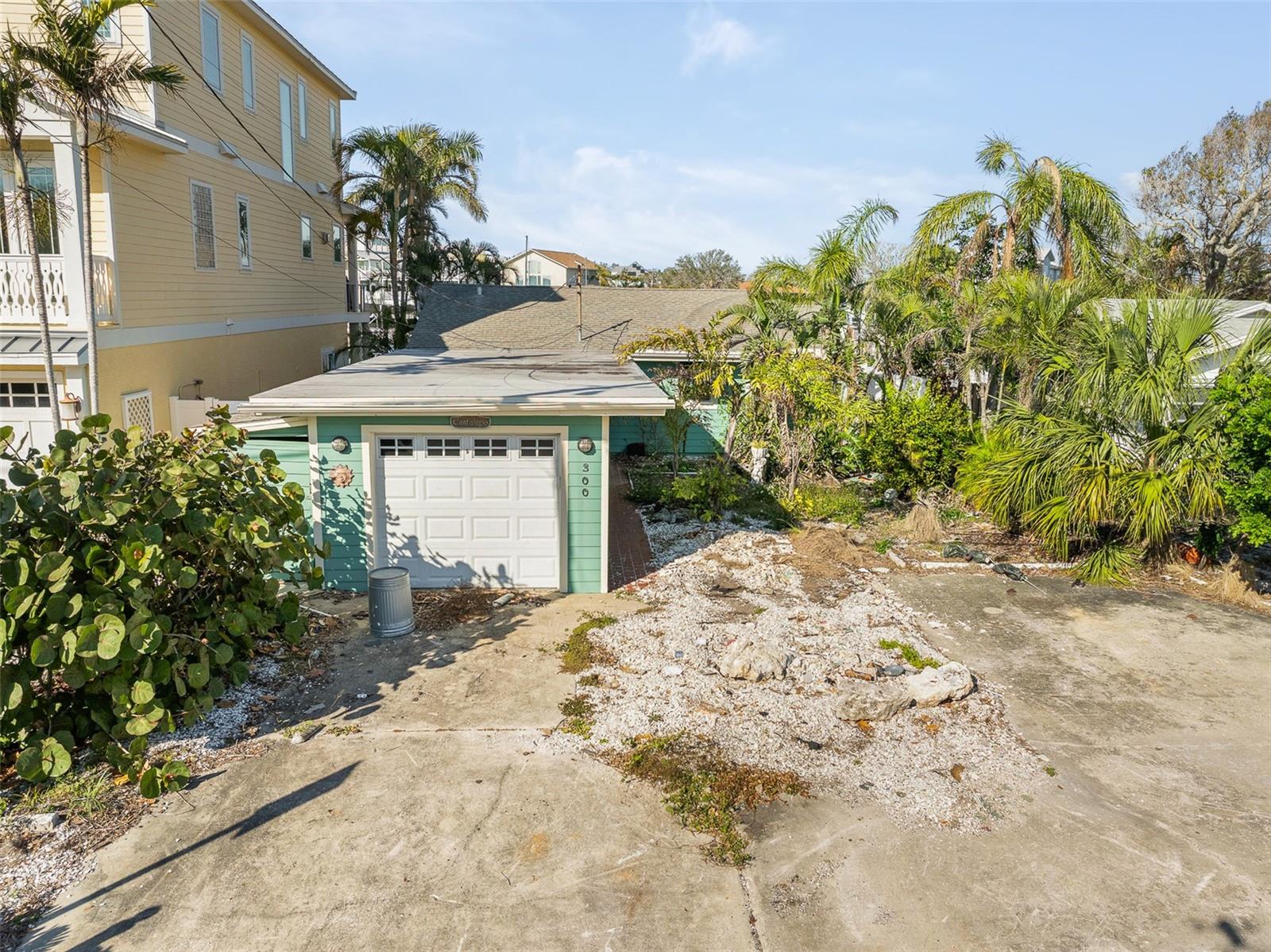 Listing photo id 41 for 300 16th Avenue