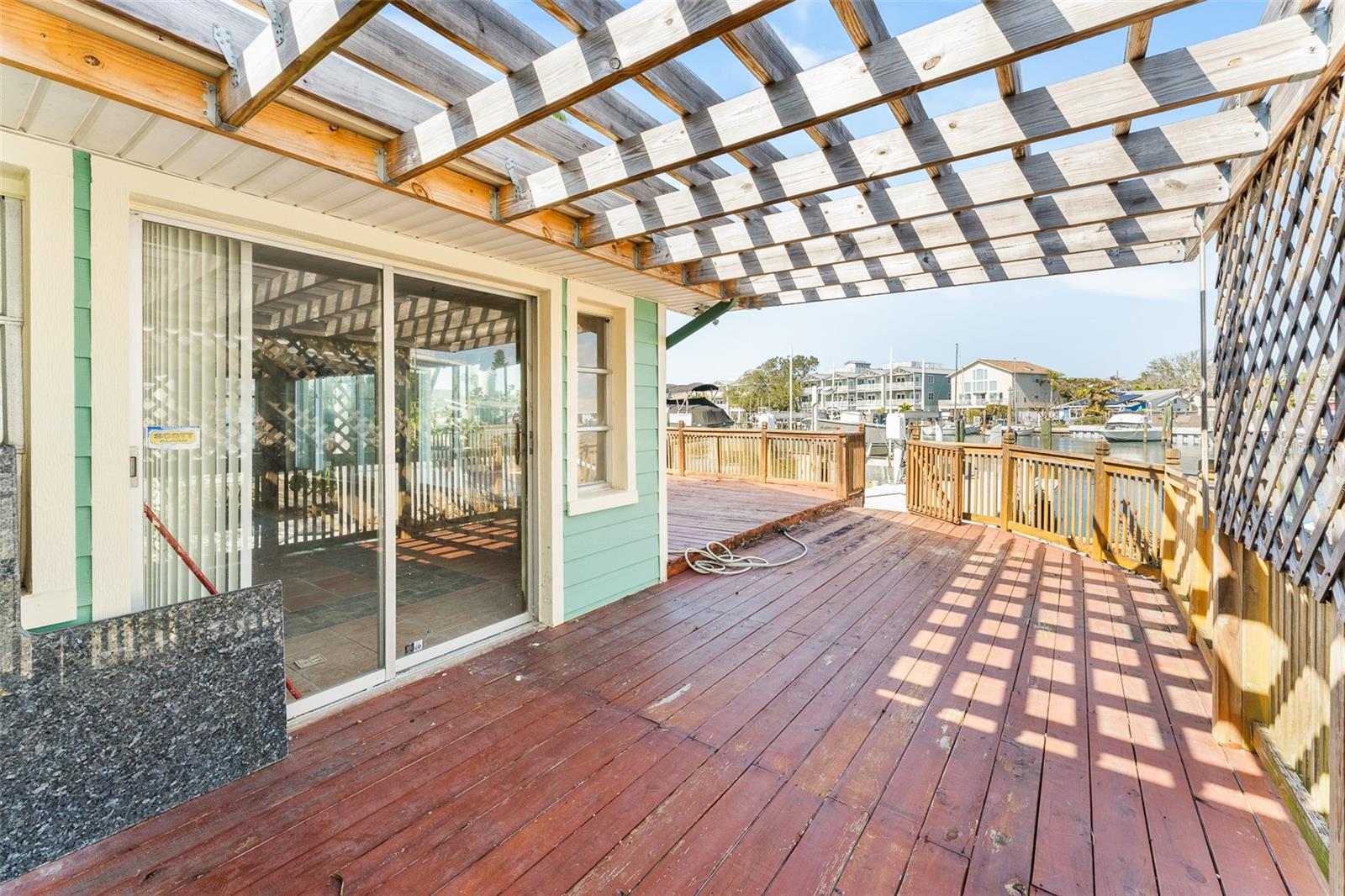 Listing photo id 3 for 300 16th Avenue