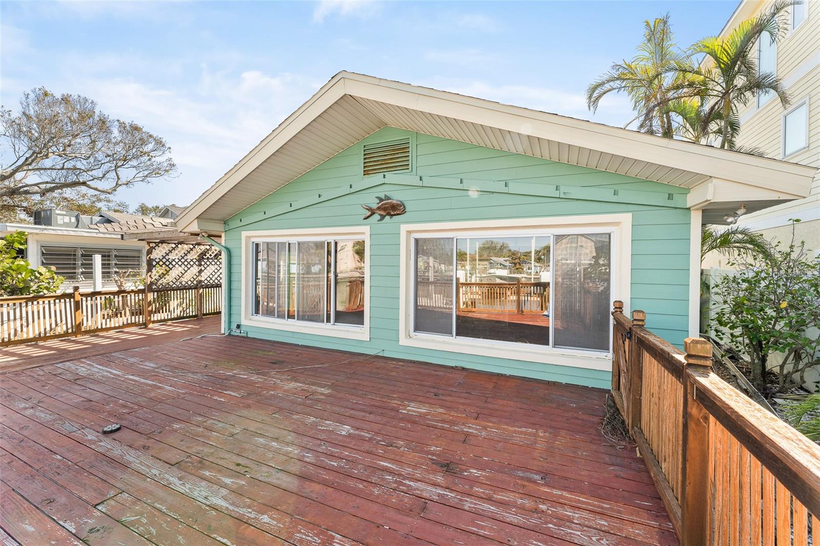 Listing photo id 5 for 300 16th Avenue