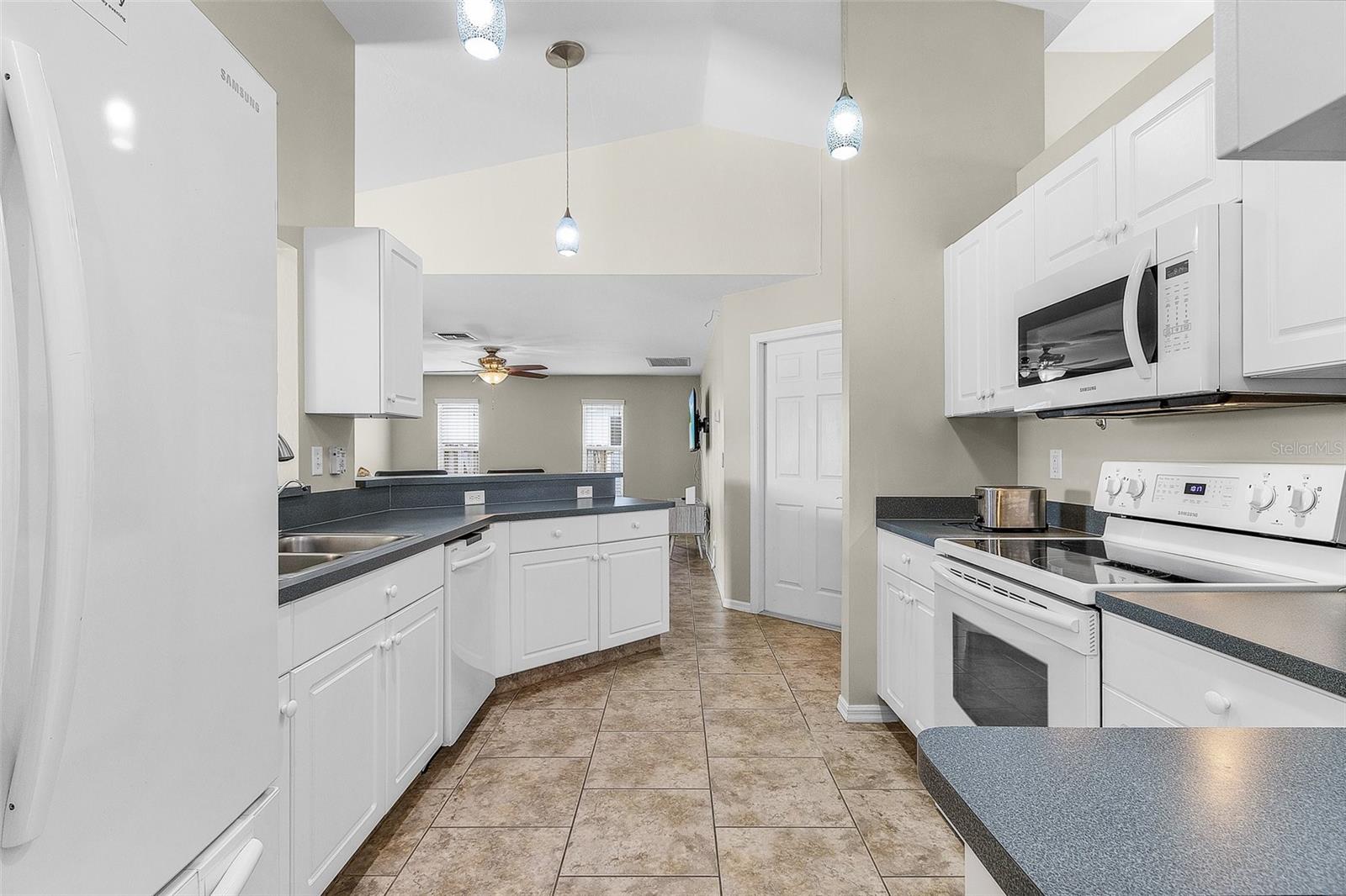 Image 10 of 22 For 1827 6th Avenue