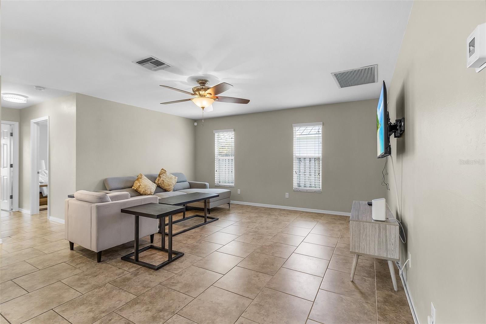 Image 11 of 22 For 1827 6th Avenue
