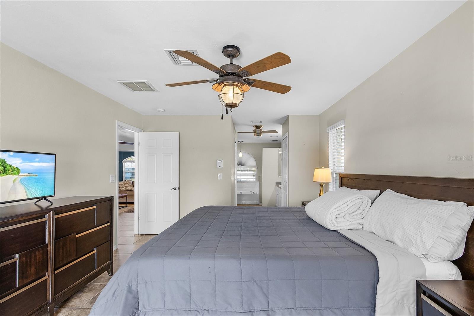 Image 13 of 22 For 1827 6th Avenue